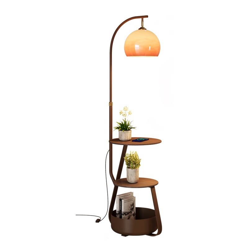 Vloerlamp, antiek nachtkastje  - Coffee & Tea Haus recensie en prijs